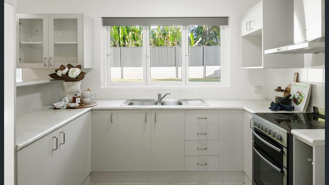 Indooroopilly white shaker kitchen cabinet refinishing