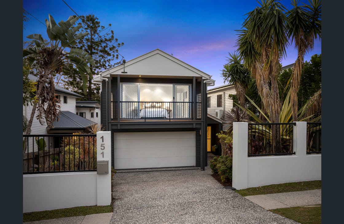 Chapel Hill exterior repaint with contemporary colour contrast